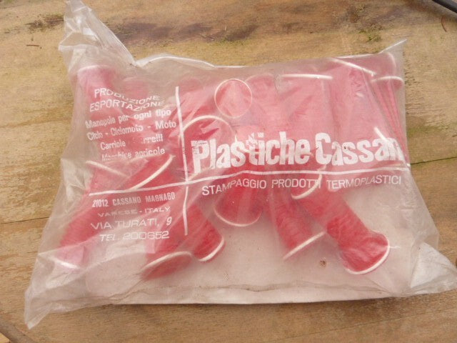 ✨Plastiche Cassano Handlebar Grips red White Cycle BMX Brand New 2 PAIR✨