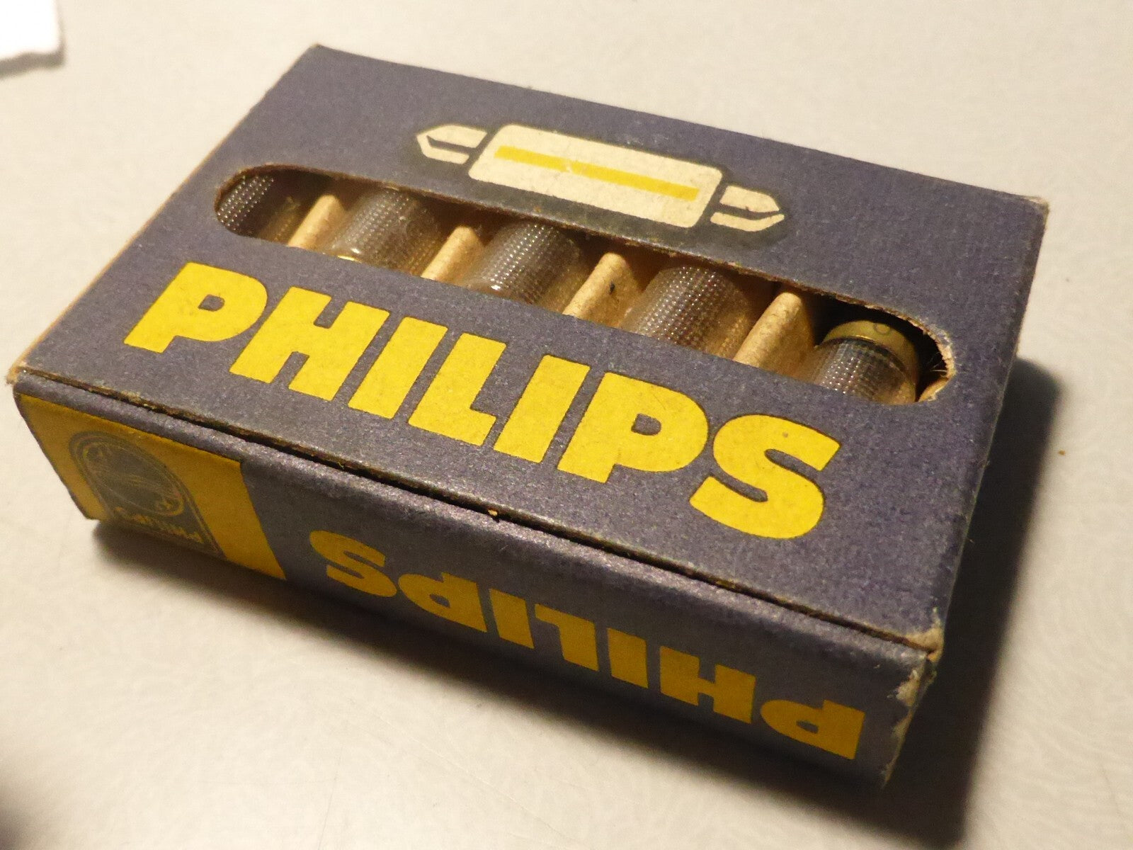 1 NOS ampoule Philips  éclairage vintage  6V  2.7W  Bulb 8x31 mm navette