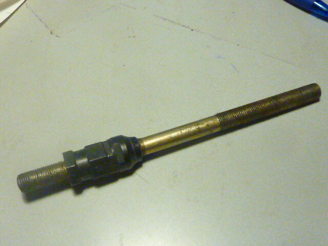NOS ancien stock Ecrou d'axes de Roue 9.5 mm motobecane peugeot Cyclo MBK 144 mm
