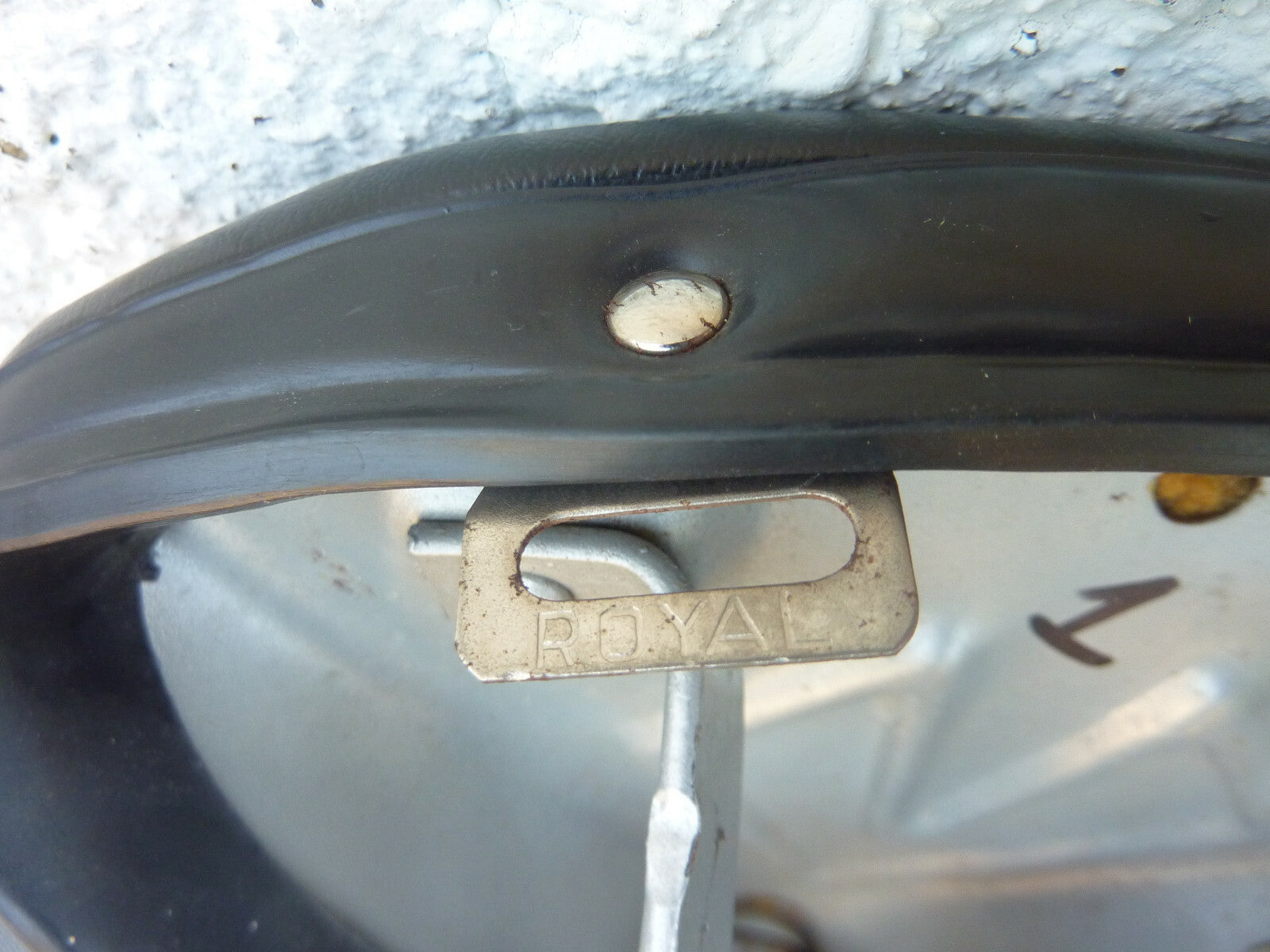NOS neu Ancienne selle vélo Royal  cycle bicyclette vintage  cyclomoteur