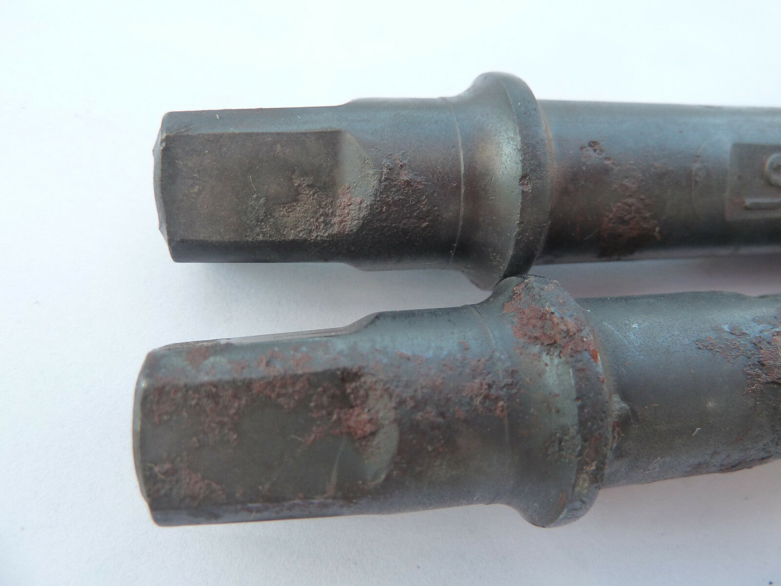 AXE PEDALIER STRONGLIGHT vintage bottom bracket axle 122 mm  eroica a tarauder