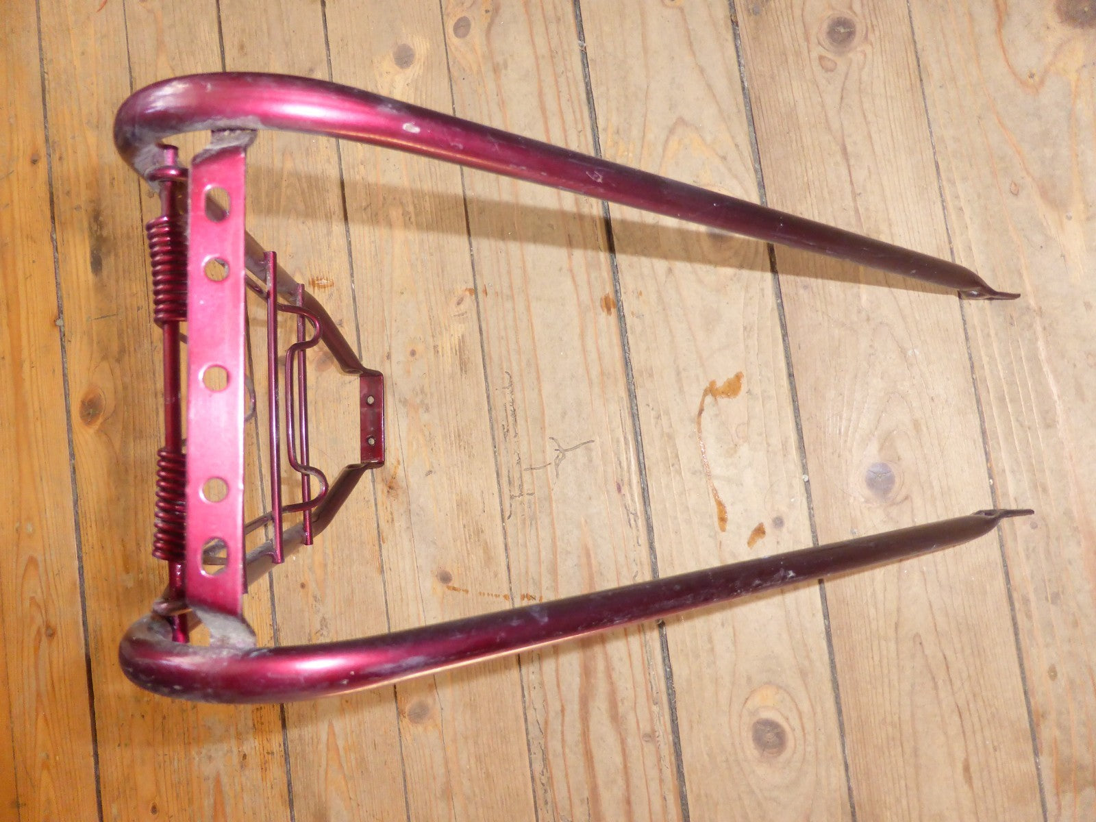 ✨NOS porte bagage arrière  a clapet acier velo Peugeot gitane roue 700 vintage ✨