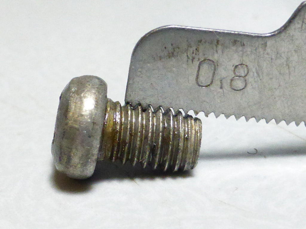 7 mini vis tète ronde bombé  bolt screw acier  boulon vintage