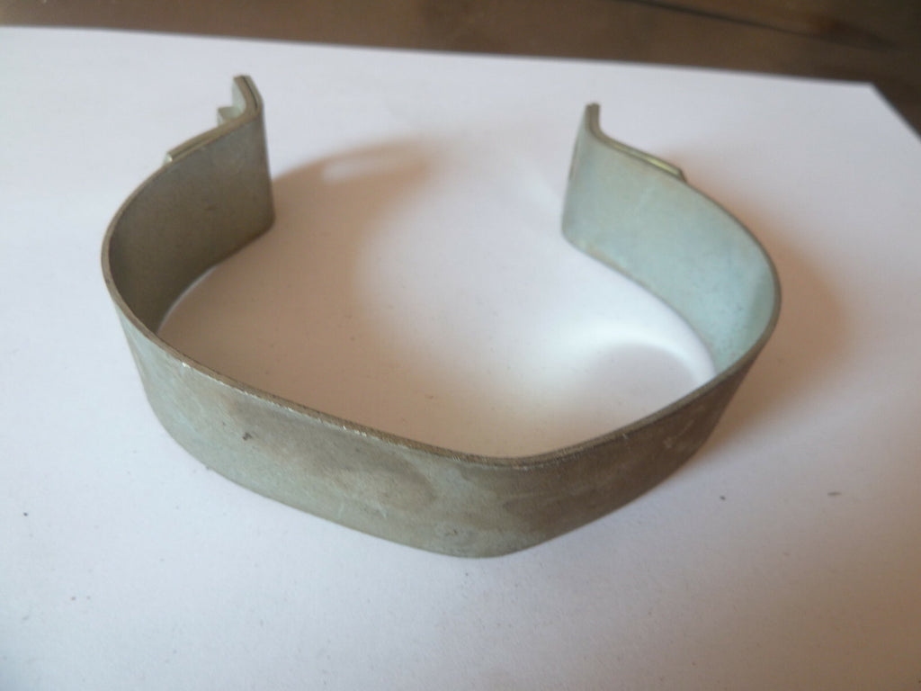 Collier échappement ovale avec ecrou M7 soudé Motobécane neuf ancien stock