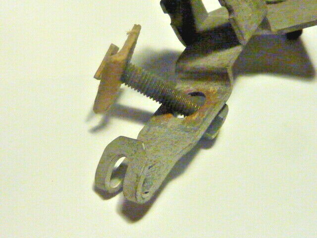 ancien patte support  porte ampoule  renault peugeot simca citroen ???