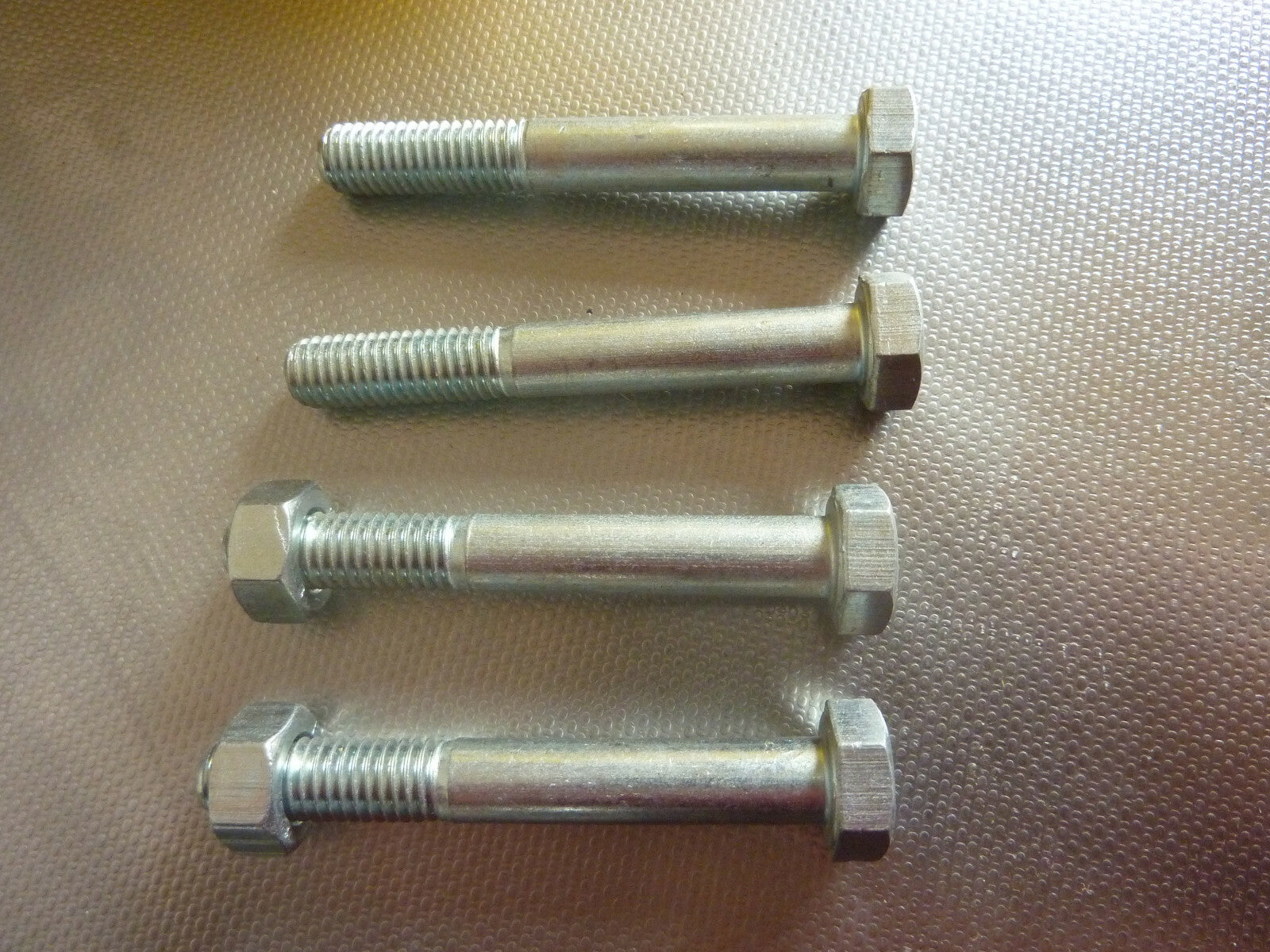 4 vis  Axe de béquille diamètre 8mm x 60 mm solex fixation moteur ? ancien stock