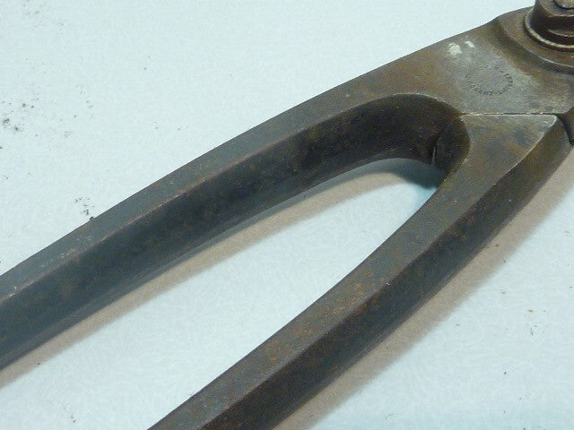 Ancienne cisaille à zinc, n° 30, l'Universelle, Thuillier, outil, objet métier