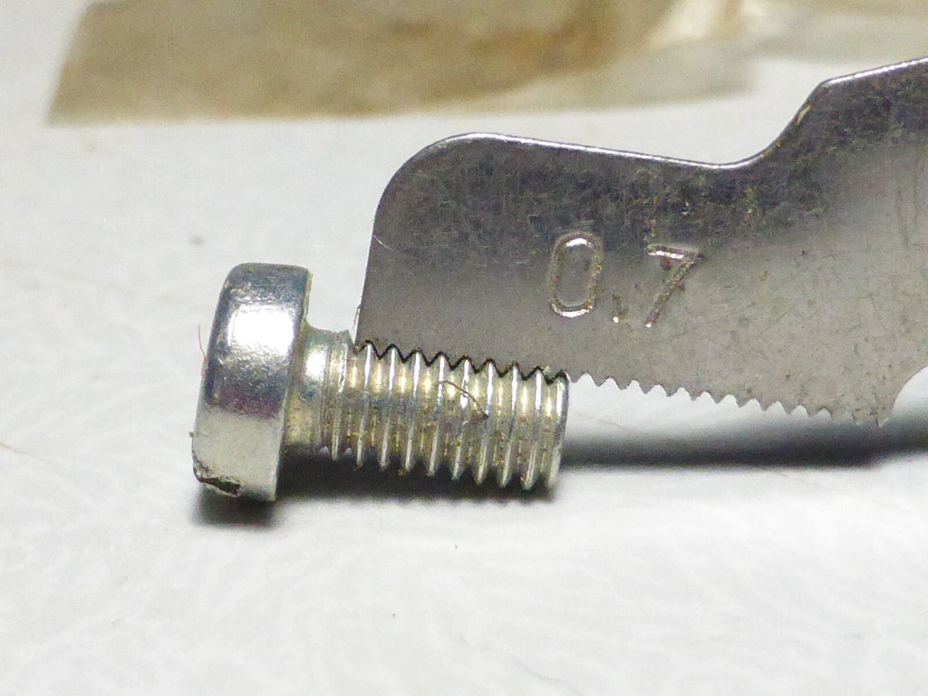 NOS 1 vis phare motobecane luxor ancien stock vintage