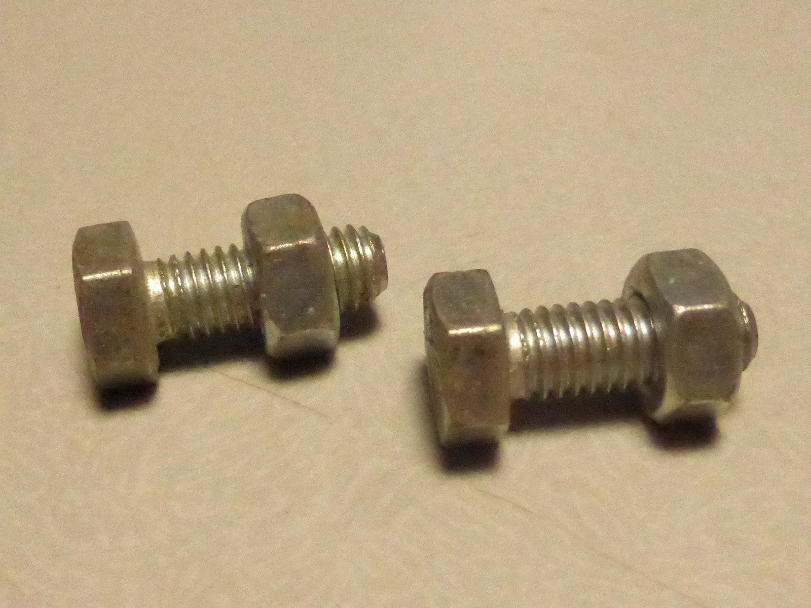 2 BOULONS DE FIXATION VIS ECROU ACIER  VELO VINTAGE  dynamo phare catadioptre