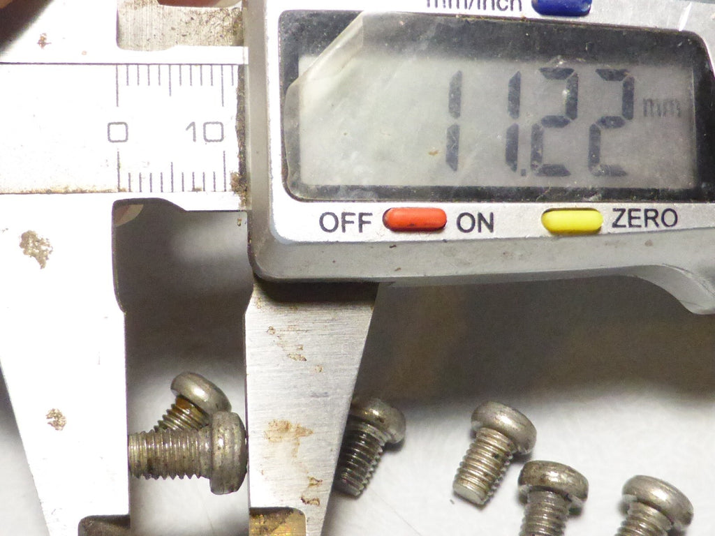 7 mini vis tète ronde bombé  bolt screw acier  boulon vintage