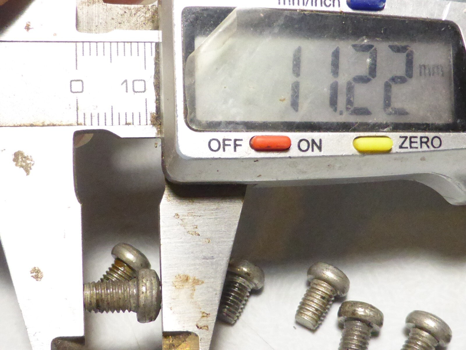 7 mini vis tète ronde bombé  bolt screw acier  boulon vintage