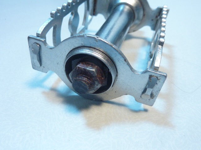 1 petite pédale lyotard ? vélo ancien vintage pedals  gauche  14/125