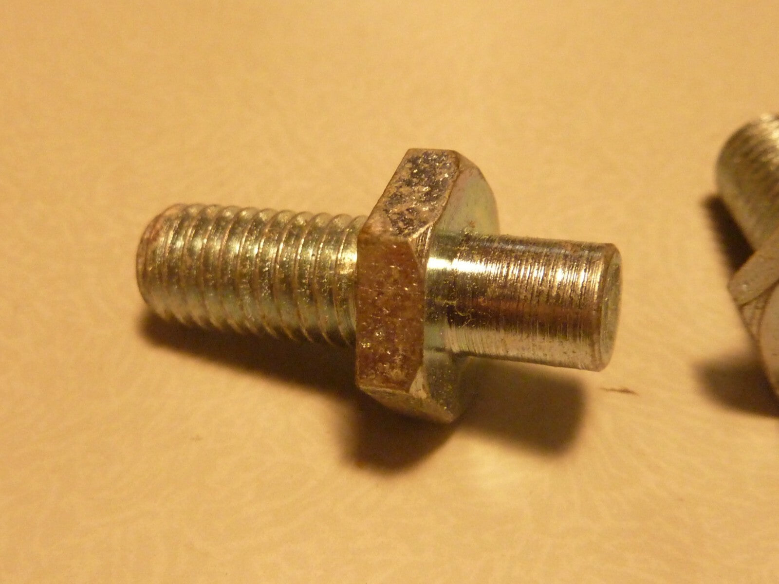 NOS Ancien vintage 2 vis butée frein tambour ?