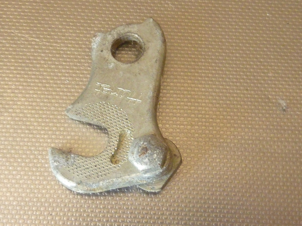✨ NOS Vintage Support / Patte Fixation Dérailleur Huret – Ancien Stock ✨
