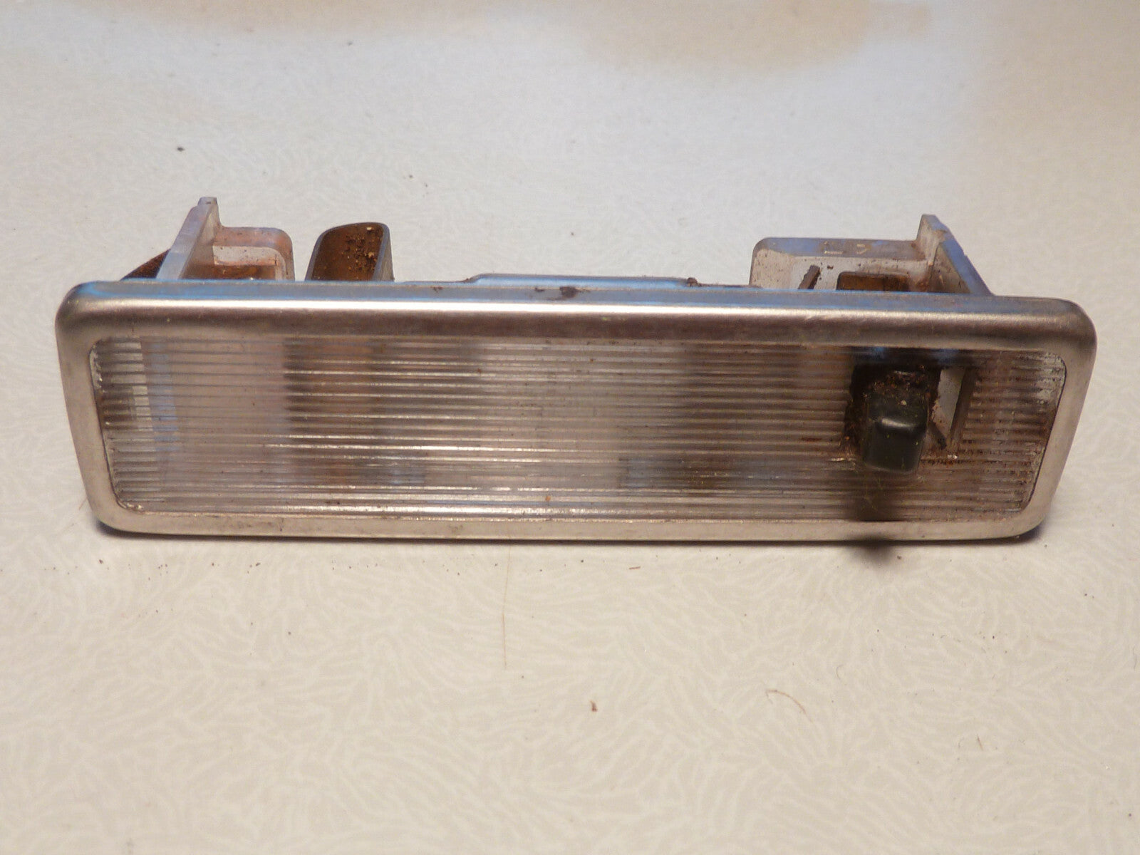 Plafonnier d'éclairage habitacle MK 140 d'origine véhicule ancien