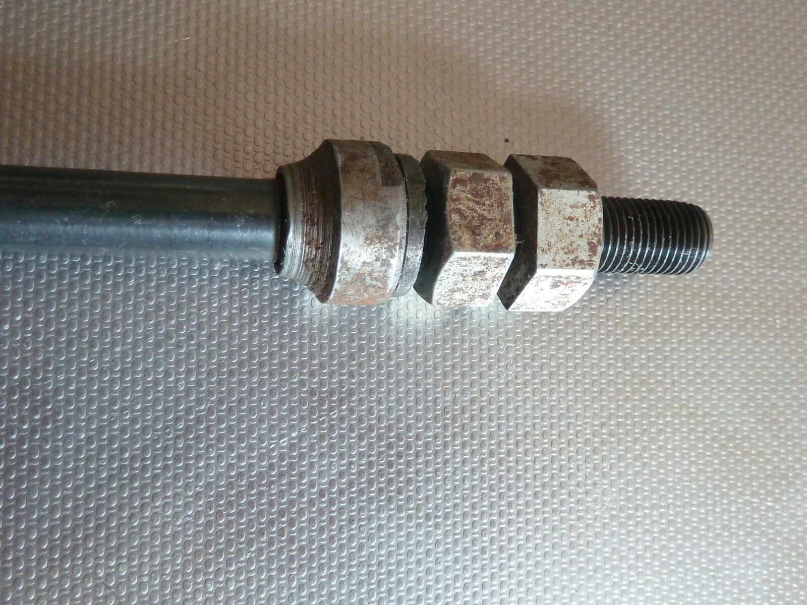 NOS ancien stock Ecrou d'axes de Roue 9.5 mm motobecane peugeot Cyclo MBK 165 mm