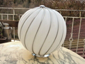 Gros globe en verre murano, bas et tour métal art déco pour lustre ou lampe