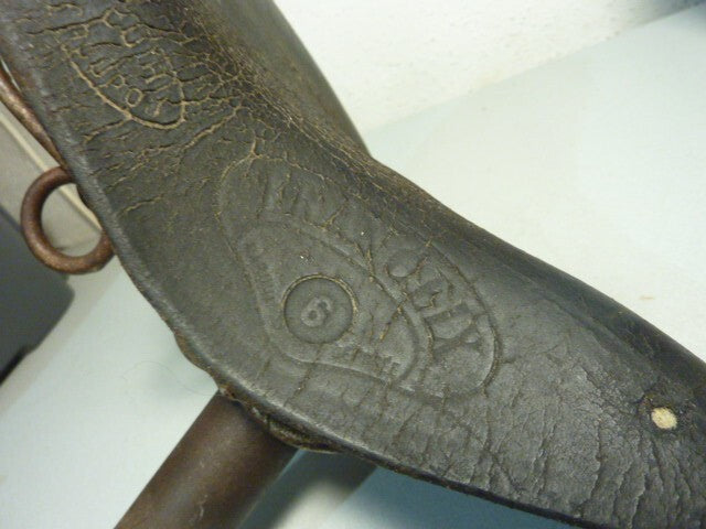 Ancienne selle vélo cuir vintage + tige de selle 25,4 mm  patine d’époque  23x20