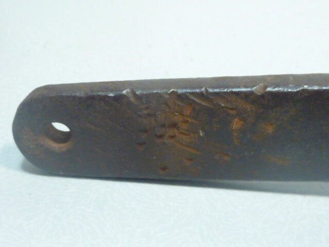 Outil ancien clé a molette coudée
