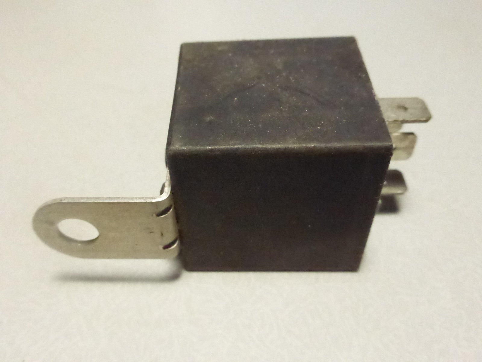 NOS relais 12v G . cartier 01426 Relais clignotant