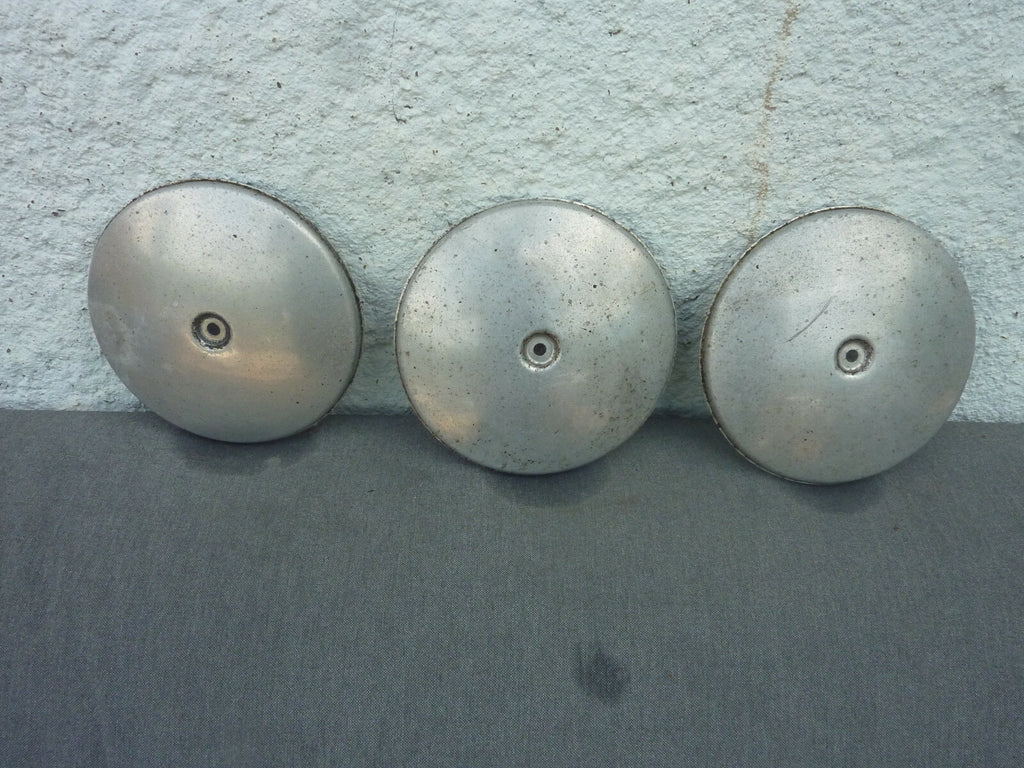 3 anciens vintage ENJOLIVEUR DE ROUE centre de roue  alu 173 mm