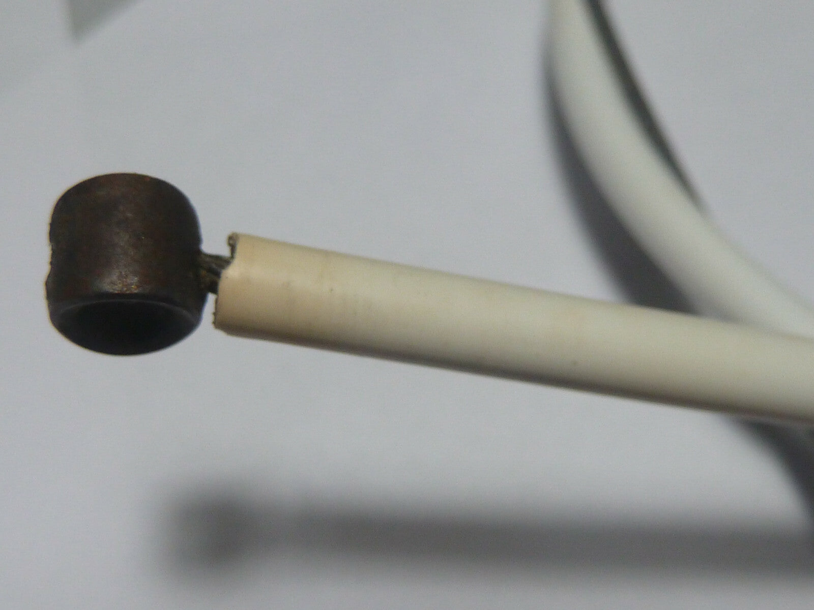 ancien cable gaine blanche frein avant velo vintage pliable Longueur total 78 cm