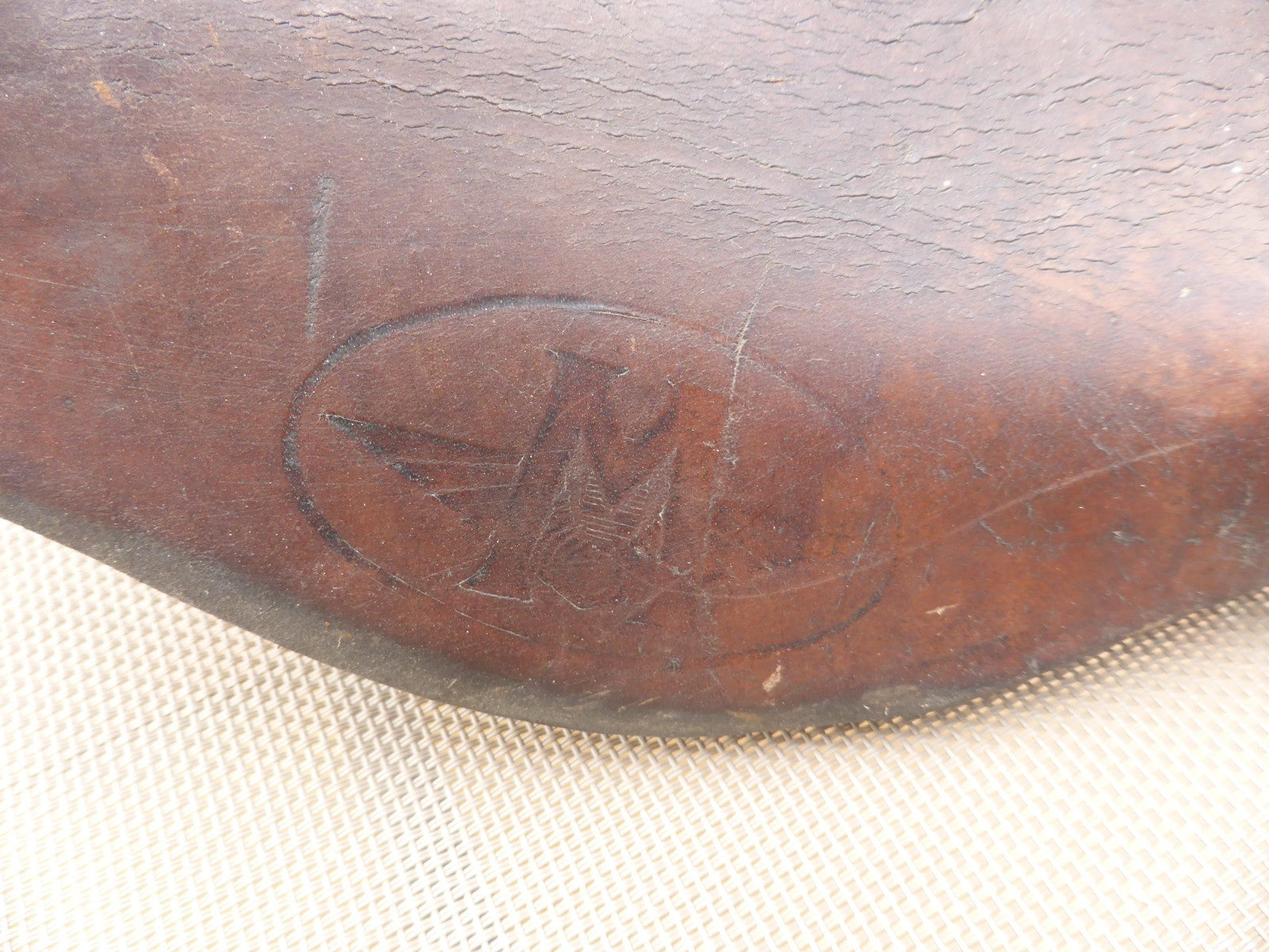 ancienne  selle de vélo en cuir - Marque Motobecane - vintage old bike