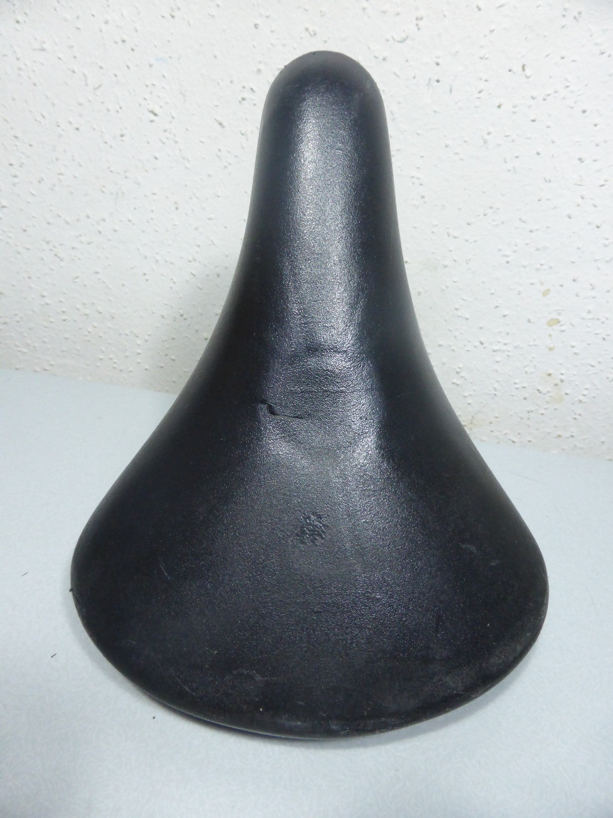 selle PIU petit vélo   tricycle  vélo enfant ancien vintage 1996 plastic