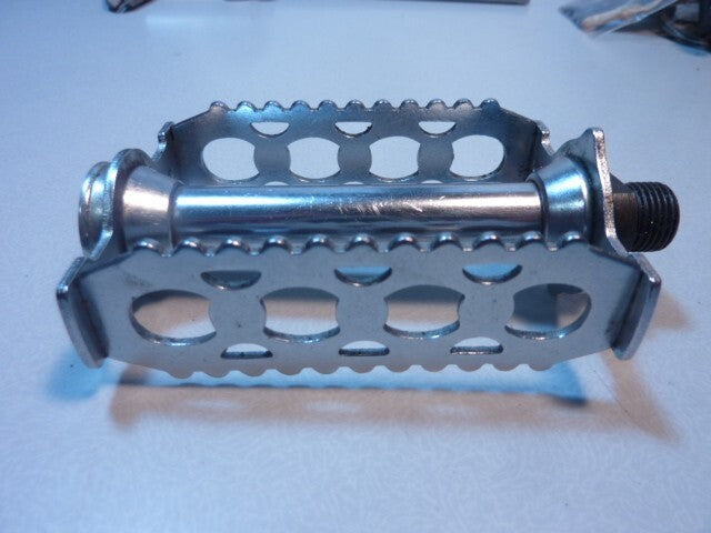 1 Vintage 80's pédale DEA  Chrome Steel Pedal 14/125 gauche