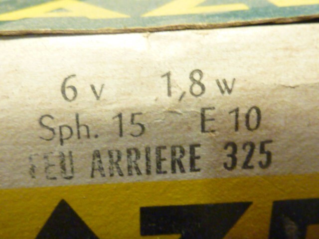 2  AMPOULES  vintage mazda  A VIS 6V 1.8W sph 15 mm E10