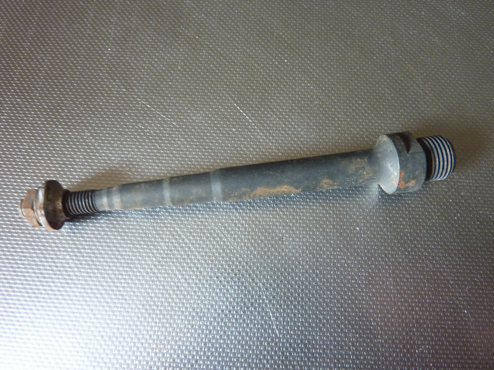 NOS Axe pédale droite Lyotard 129 mm neuf ancien stock  right sid