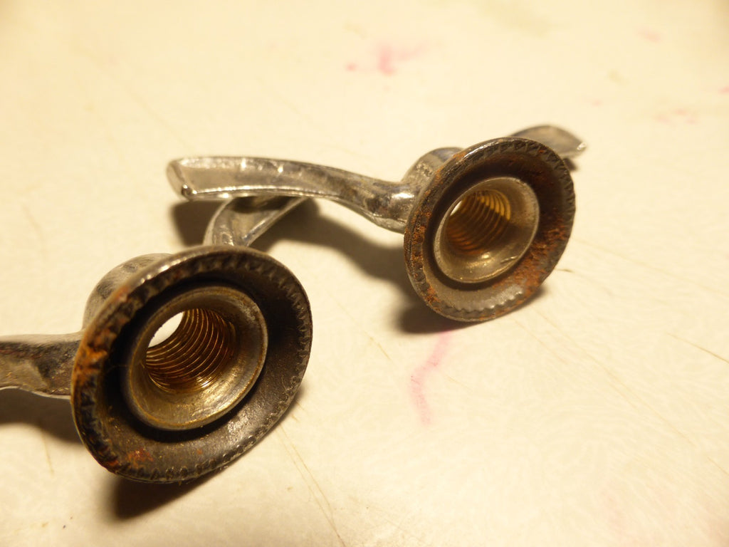anciens écrous vintage papillons d'axe de vélo  8 mm