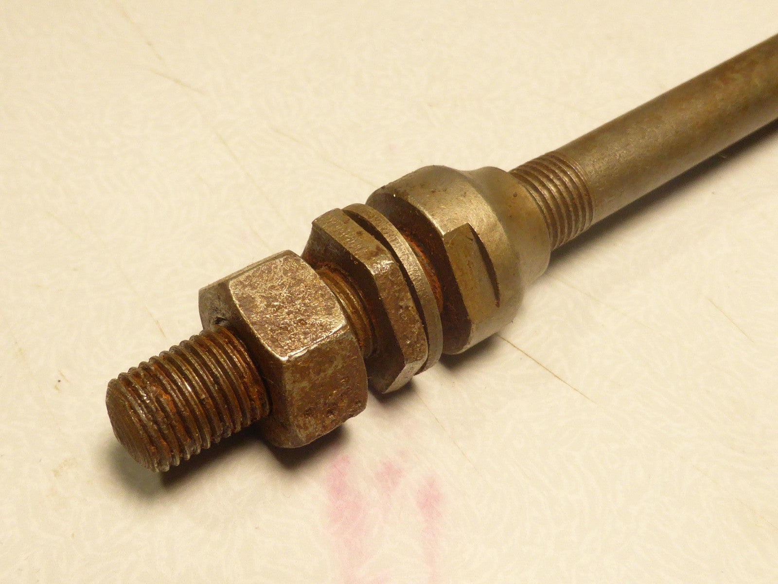 ancien axe velo cyclo  9.5x1.00 mm longueur 165 mm vintage