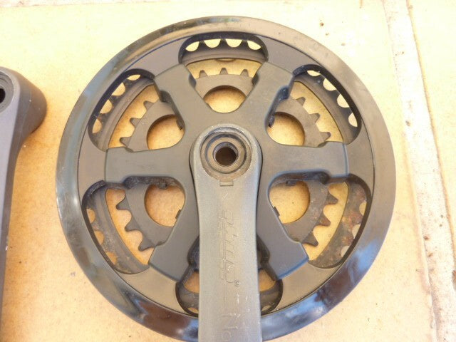 NOS Pédalier THUN NOVA vintage 30/38 dents  centre carré  manivelle 150 mm