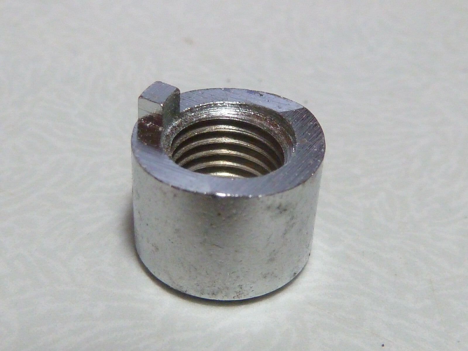 SERRAGE DE SELLE  BOULON DE FIXATION VIS ECROU ACIER  VELO VINTAGE CYCLE 8x32 ..