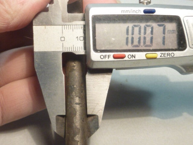 ancien Axe  longueur 121 mm diamètre 10mm  gorges