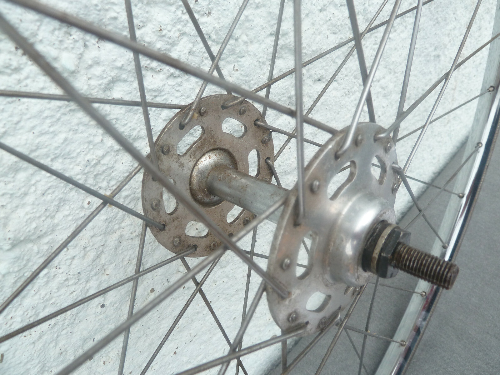 Ancienne roue superchromix   vintage 700c 622x18 Made in france NOS
