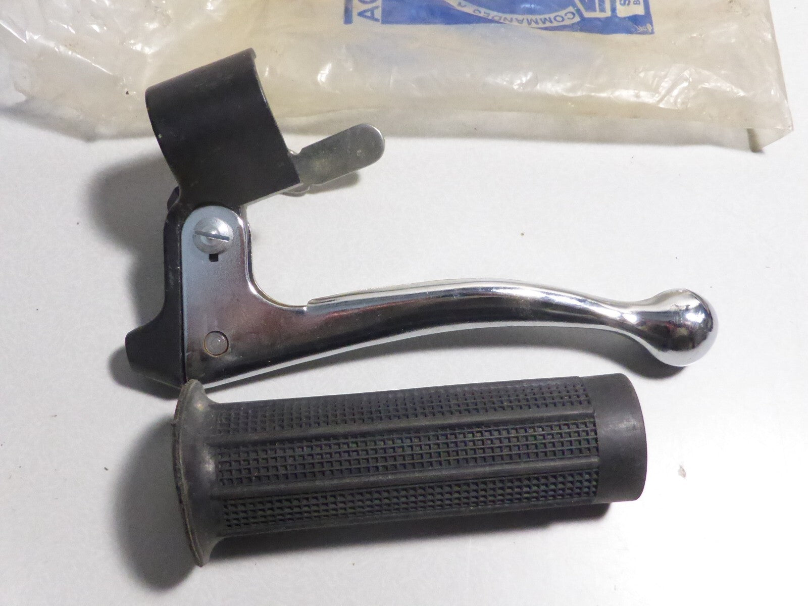 1 ancien  manchon LEVIERS SAKER  CYCLO ANCIEN motobecane Peugeot