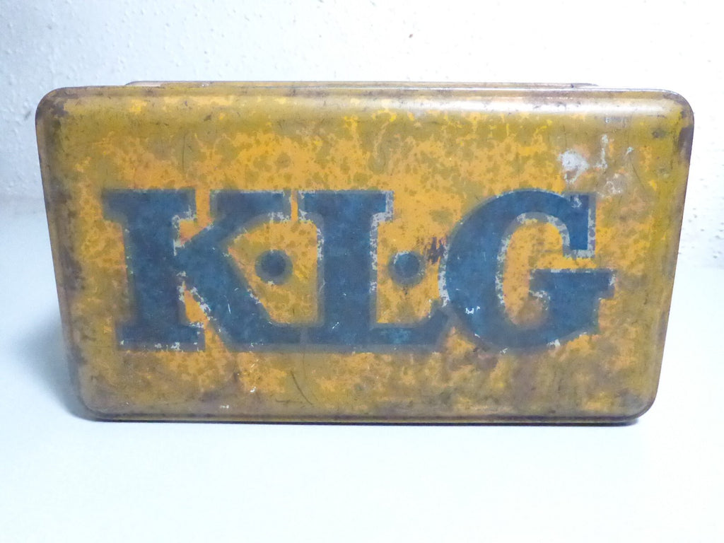ANCIENNE BOITE TOLE PUBLICITAIRE KLG BOUGIES Mobylettes  AUTO GARAGE HUILE