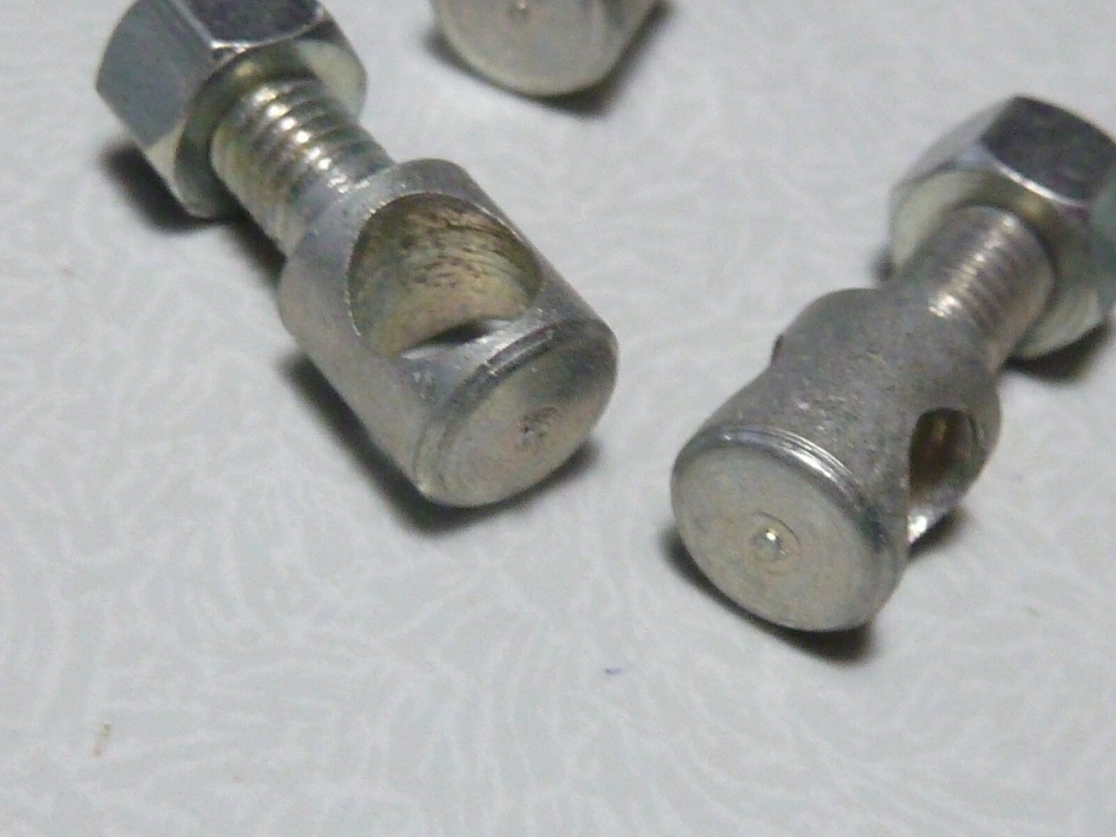 ✨ NOS 4 anciennes SERRE TRINGLE  L 22.3 X 8 X D 6mm cyclomoteur VINTAGE✨
