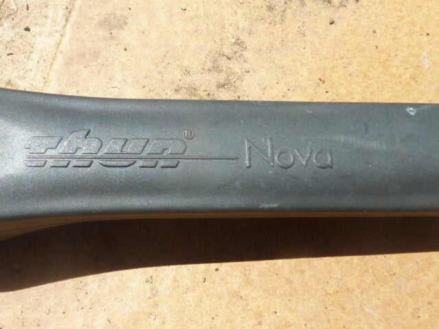 NOS Pédalier THUN NOVA vintage 30/38 dents  centre carré  manivelle 150 mm