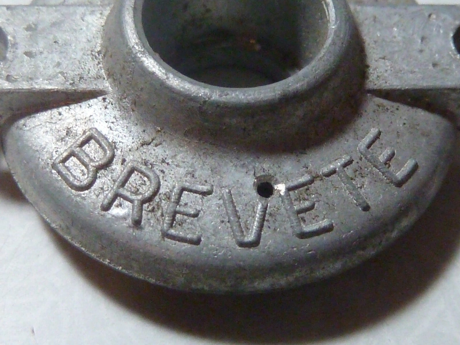 NOS neu 1 gurtner brevete  Haut de cuve capot  ancien stock