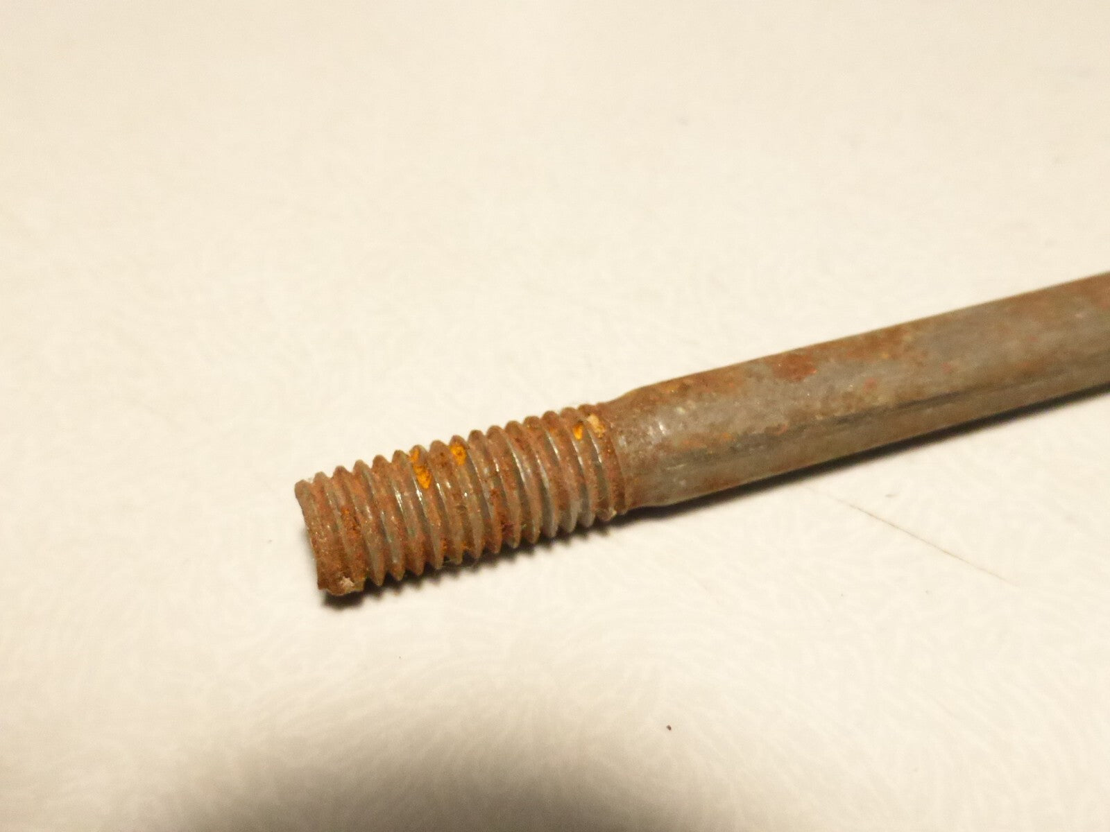 ✨ NOS neu vintage anciens 2 goujon  réparation longueur 124 mm Ø 8✨