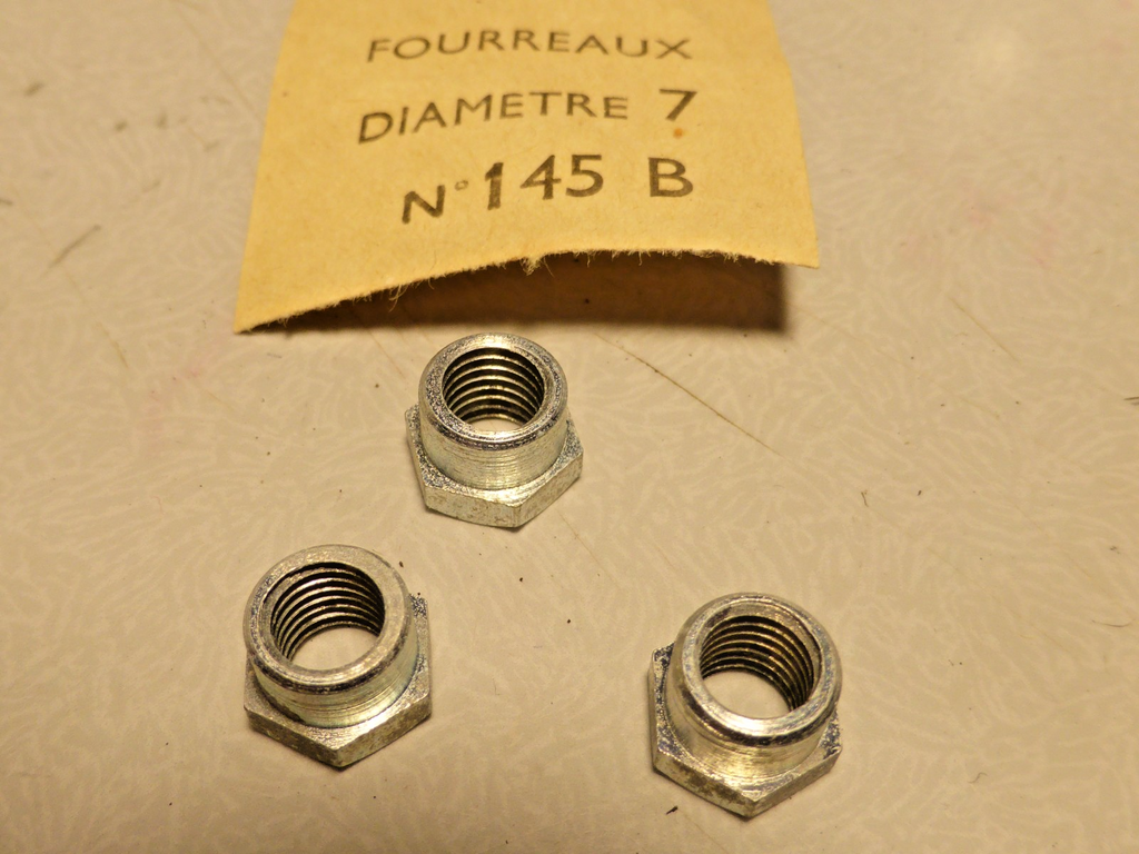 ✨NOS NEU ancien vintage 3 écrou plateau  pédalier  épaulé méplat fourreaux Ø 7✨