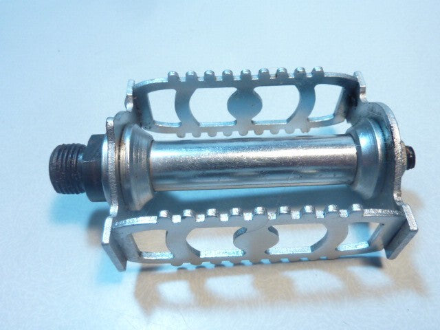 1 petite pédale lyotard ? vélo ancien vintage pedals  gauche  14/125
