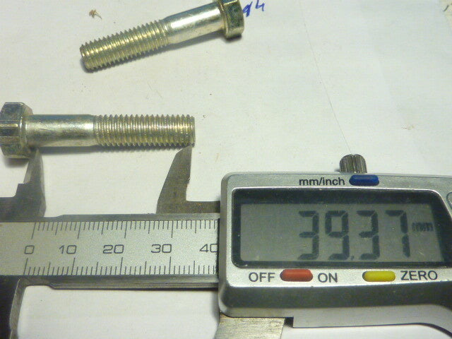 1 vis  Axe boulon   diamètre 8mm x 39 mm