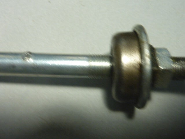Ancien vintage AXE DE ROUE vélo cyclo Ø 9,5 longueur 135 mm ancien stock