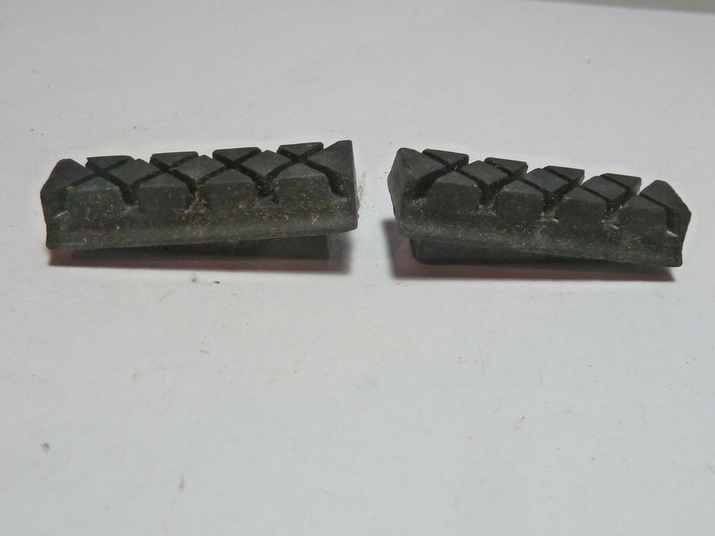 2 anciens patins frein racer breveté made in France