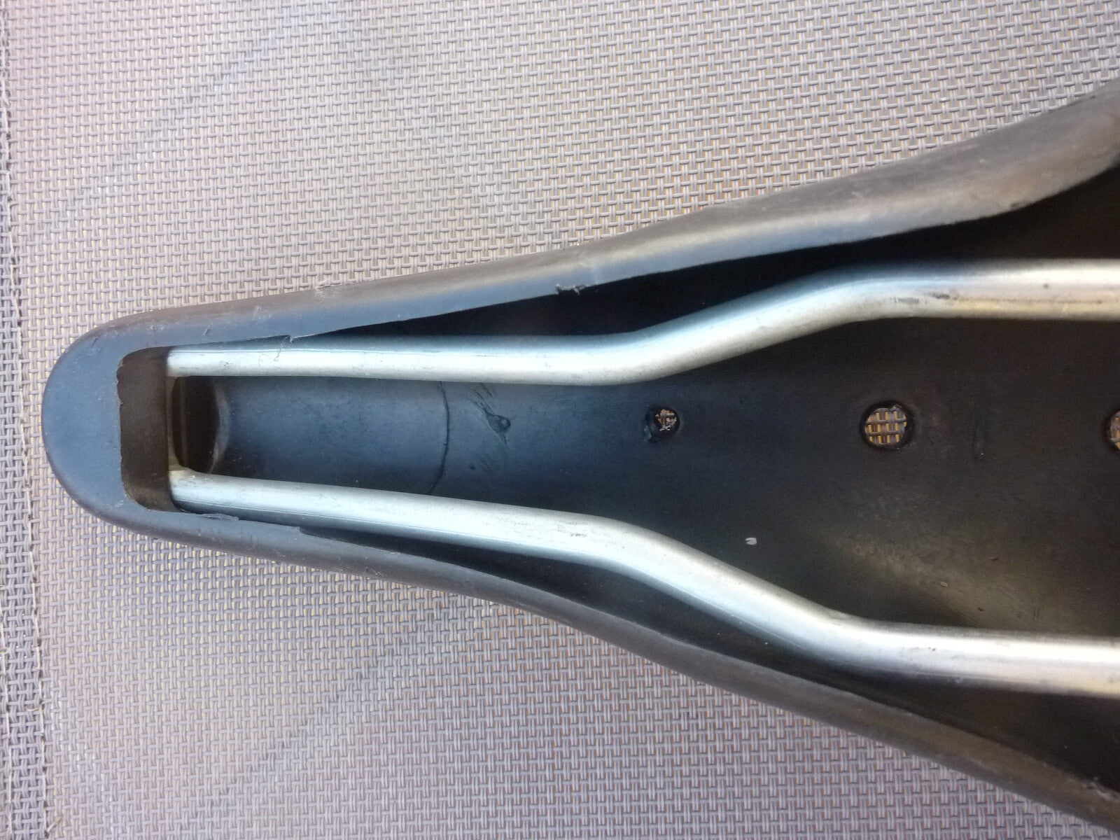 ancienne  SELLE VELO grand prix - VINTAGE -  Saddle Made in France course fixie