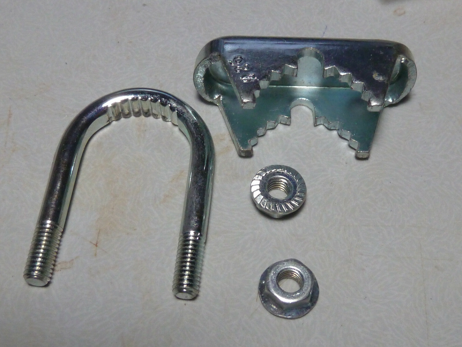 NOS neu attache béquille motobecane ancien stock